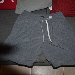Pre-owned Taylor Vintage shorts size XL. Color grey.